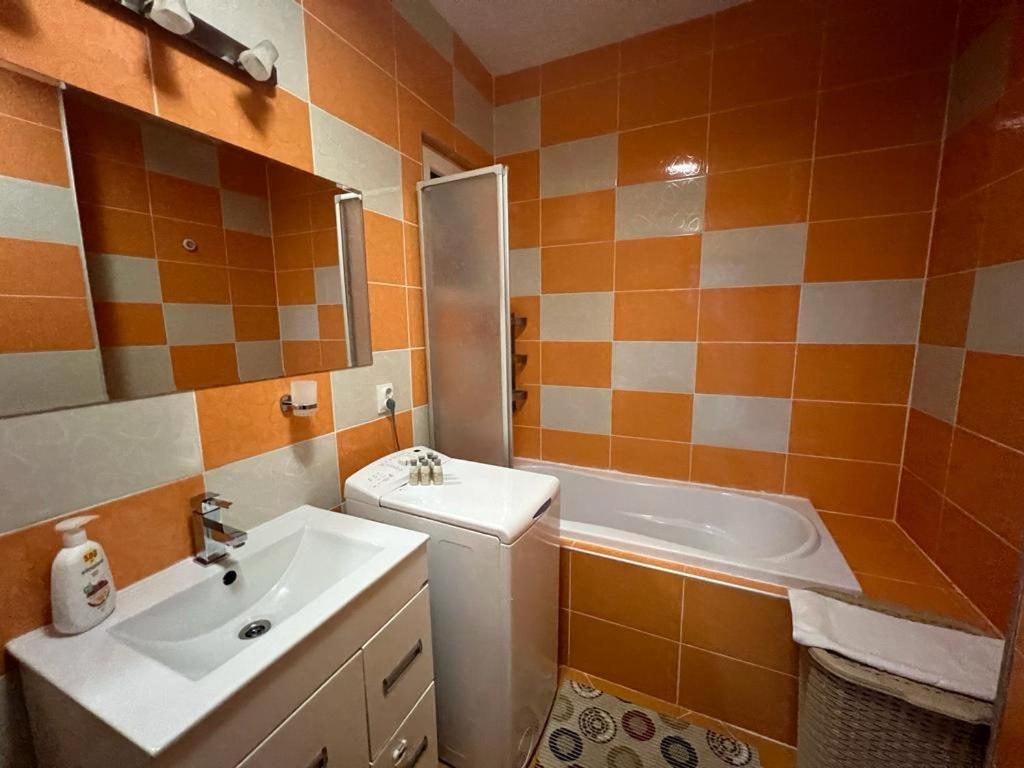 Tudor Central Apartment Mihai Viteazu Square คลูจ-นาโปกา ภายนอก รูปภาพ